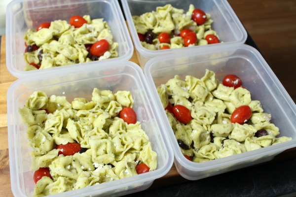 Is nutrition or weight loss one of your healthy living goals for 2016? Meal prep is the easiest way to keep yourself on track (and savings money) all week long!